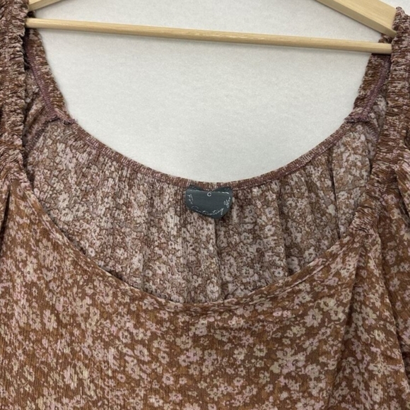 Arula Floral Smocked Babydoll Short Sleeve TOP - Picture 4 of 7